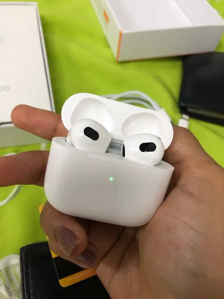 Fone De Ouvido Bluetooth Sem Fio Bateria de Longa Duração Pro 4 Branco Conecta Rápido Fast Plug Com Case Carregador E Microfone 12