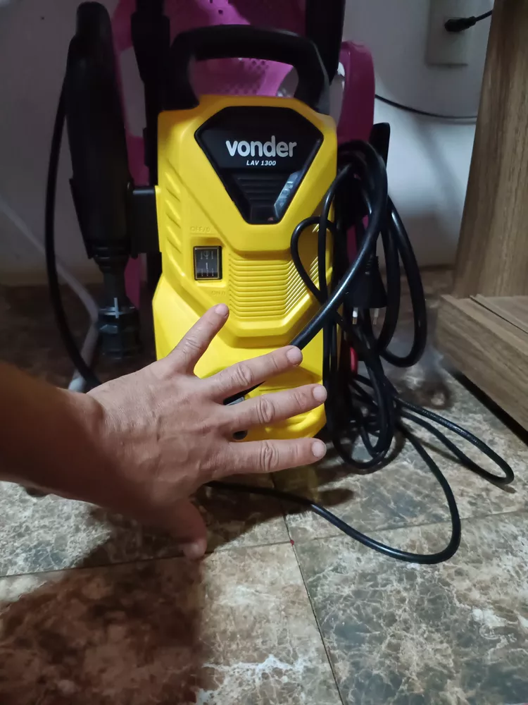 Lavadora de Alta Pressão Vonder LAV 1300 – 1300 Libras, Compacta, Potente, Ideal para Carros, Quintais e Limpezas Pesadas 12